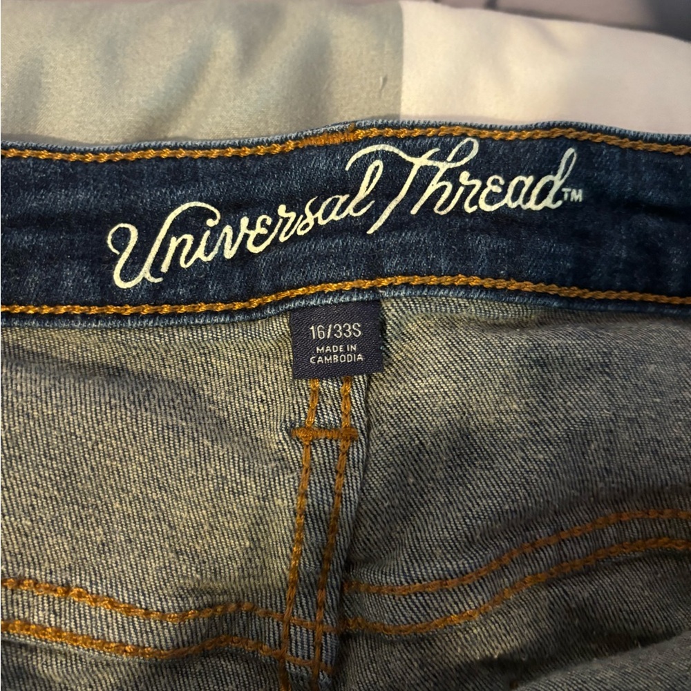 Woman’s Universal Threads Plus Size Jean Shorts - image 3